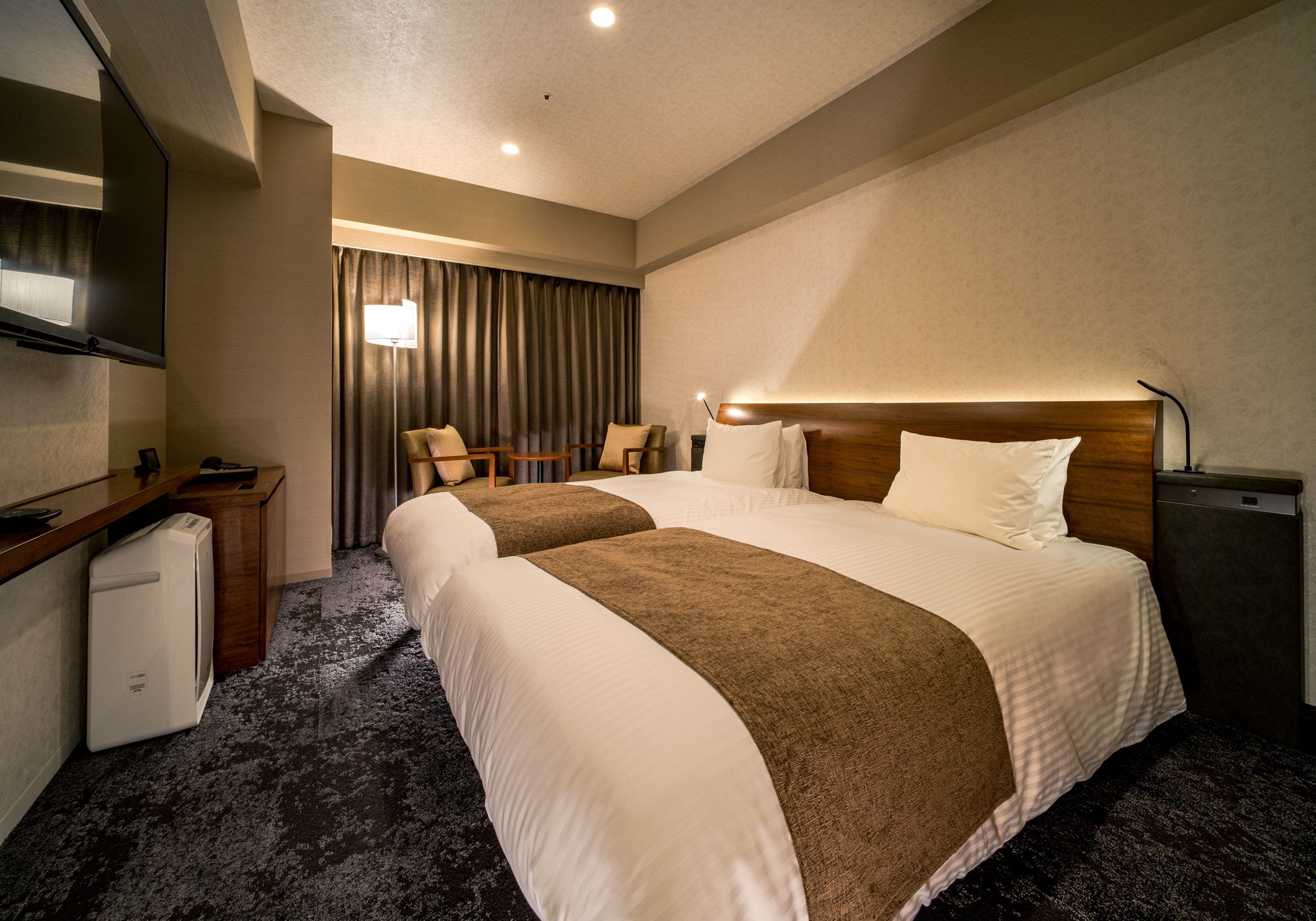 羽绒被、客房内保险箱、遮光窗帘、熨斗/熨板