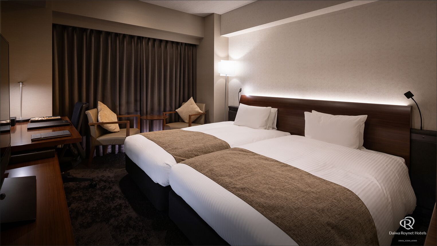 Edredons de pluma, cofres nos quartos, cortinas blackout