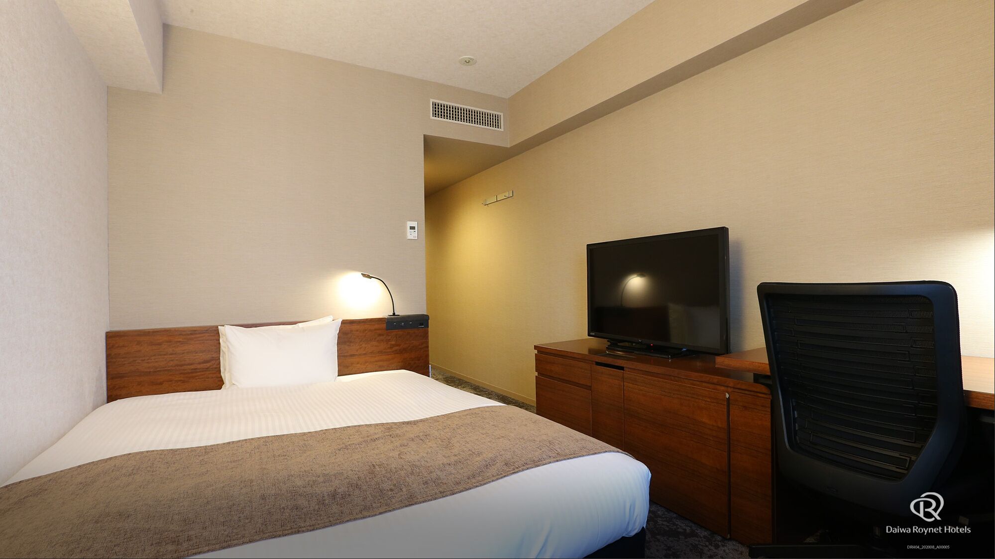 Edredons de pluma, cofres nos quartos, cortinas blackout