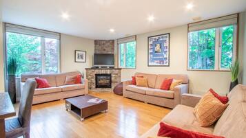 5 Bed room Parkside Chalet | Living room | LCD TV, DVD player