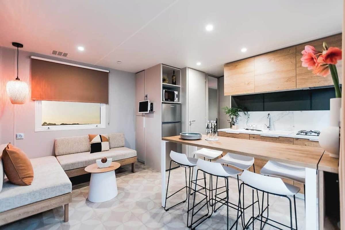Mobile Home Palladium, 7 personnes | Cucina privata | Frigorifero, microonde, piano cottura, pentole/stoviglie/utensili