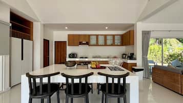 4 Bedrooms Private Pool Villa | Eget kjøkken | Kjøleskap, mikrobølgeovn, kokeplater og kaffetrakter/tekoker