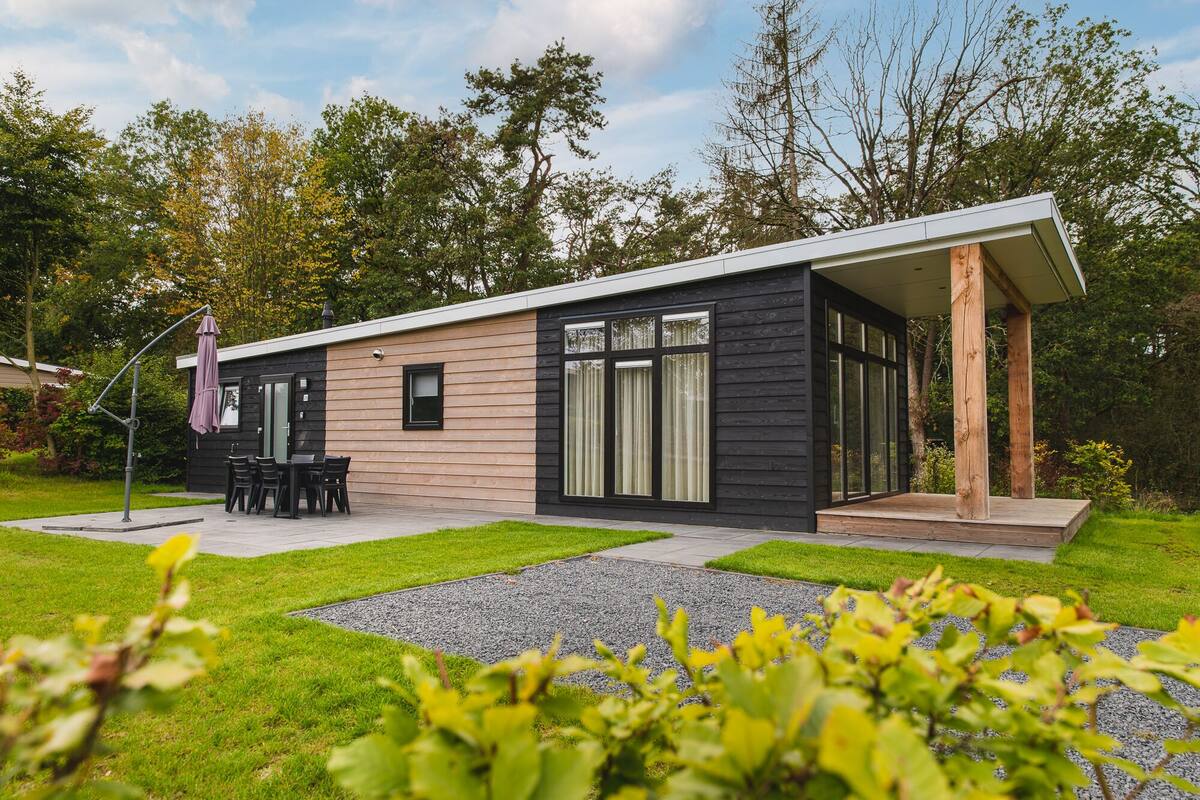 A modern house with a patio, a dining area, and a covered outdoor space.