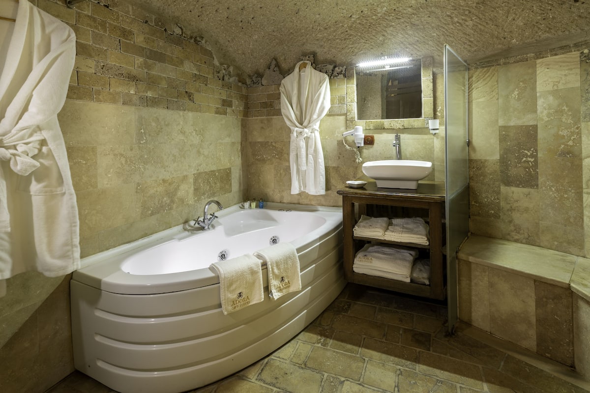 honeymoon suite | bathroom | shower, free toiletries, hair dryer, slippers