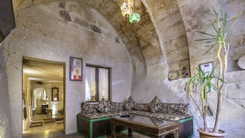 Family Suite | Living area | LCD TV, pay movies