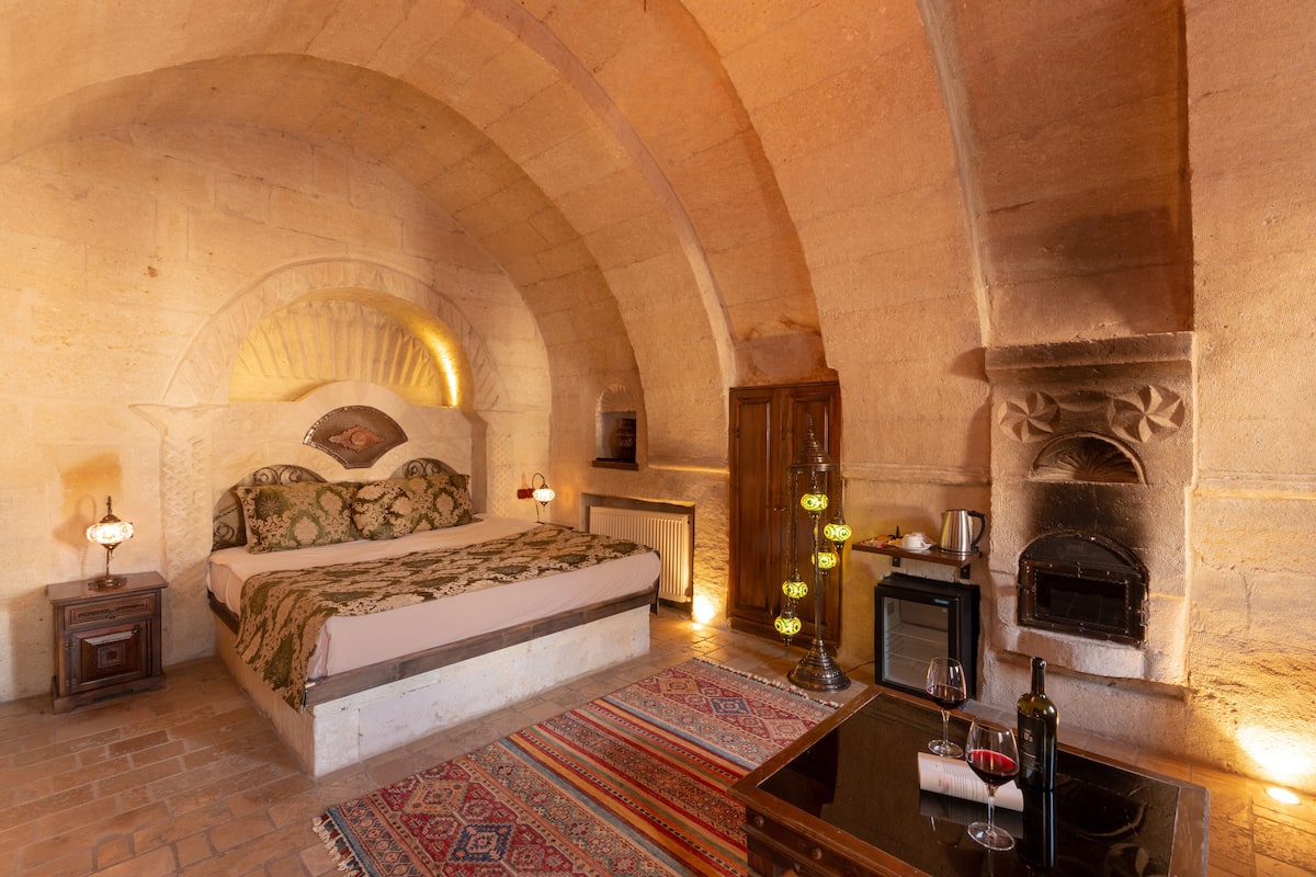 deluxe double room | fireplace