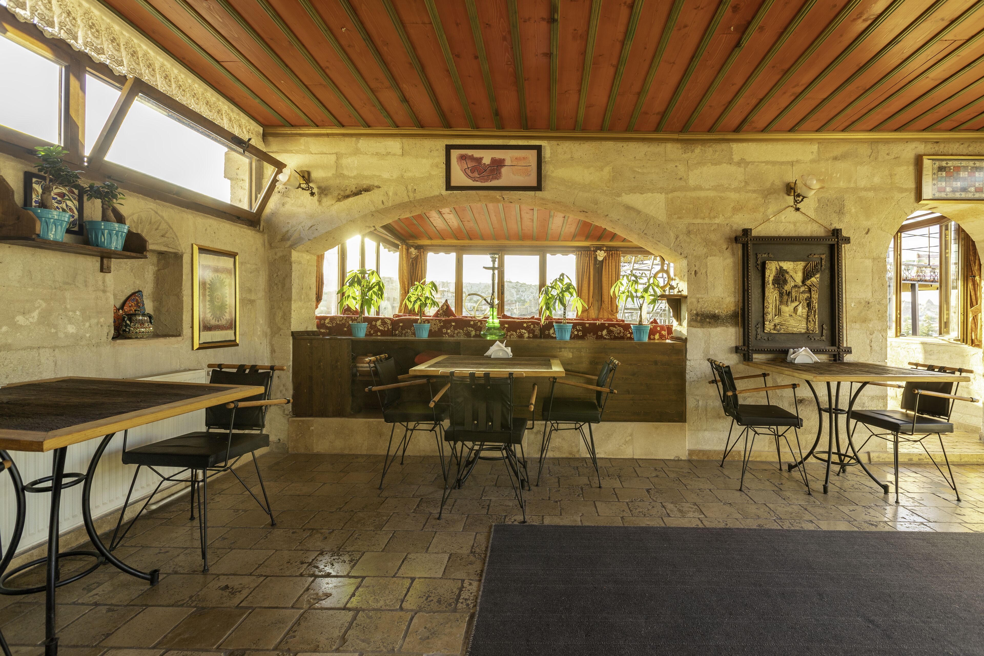 free daily full breakfast