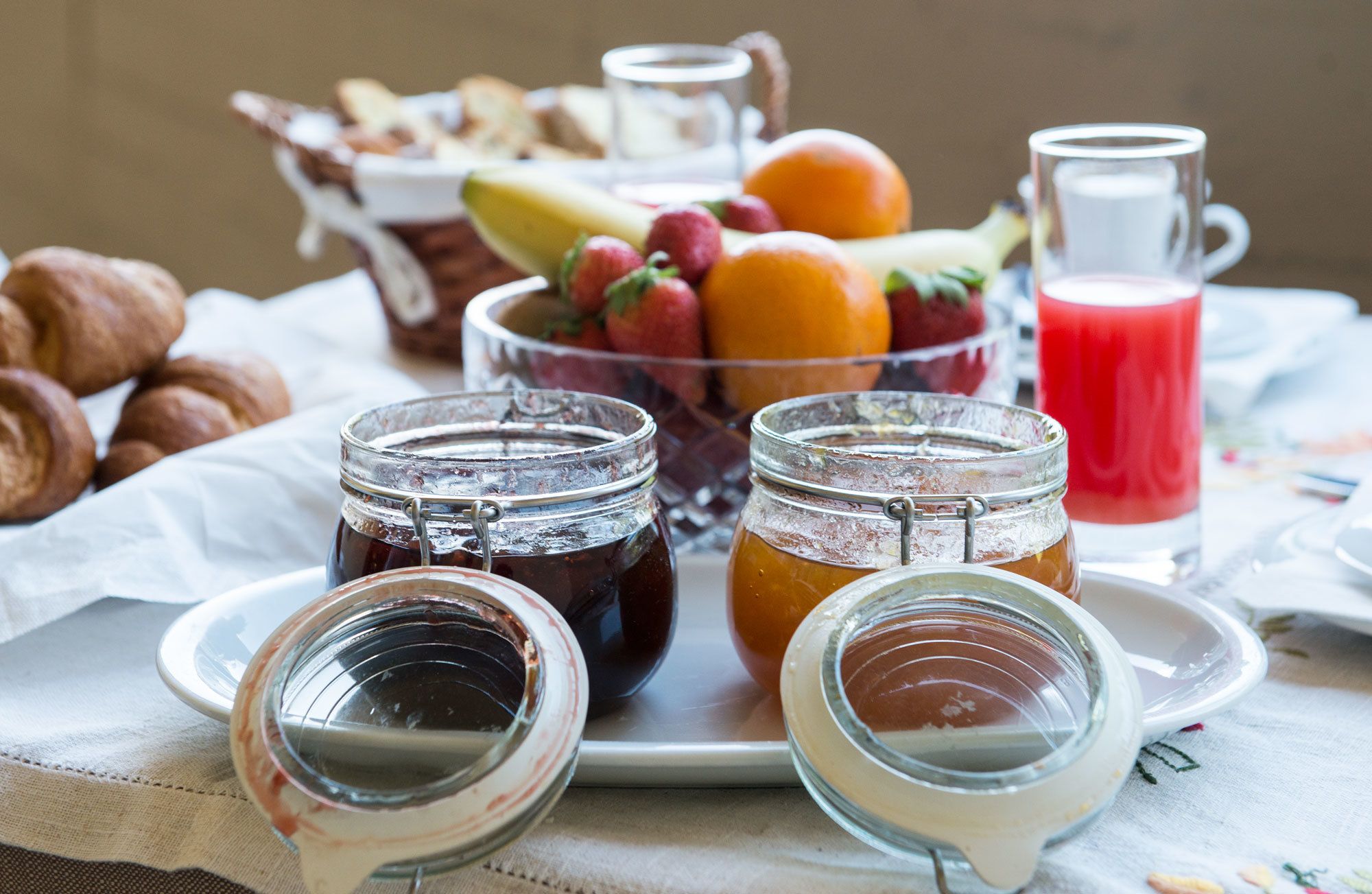 daily buffet breakfast (eur 6 per person)