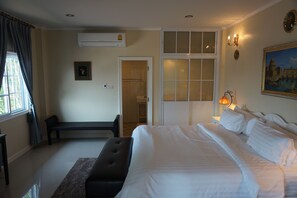 Grand Deluxe | Minibar, desk, blackout drapes, free WiFi