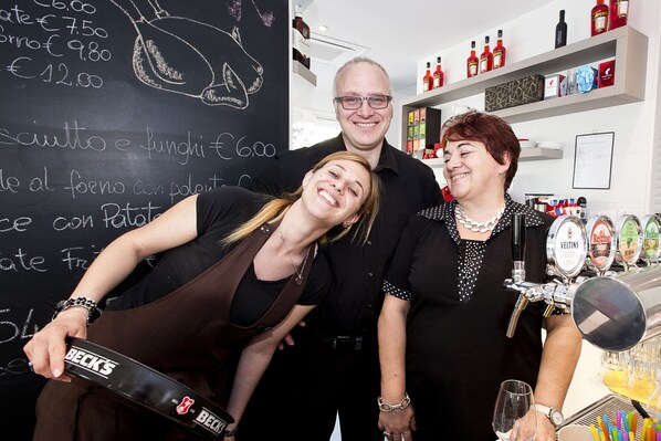 ランチ、ディナーに営業 (郷土料理)