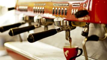 Breakfast (EUR 9 per person)