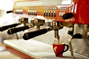 Petit déjeuner (9 EUR par personne)