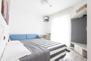 Triple Room | In-room safe, desk, cots/infant beds, rollaway beds - Hotel Rubino (Nago-Torbole)