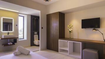Standard Double Room, 1 King Bed, City View | Premium bedding, in-room safe, desk, soundproofing