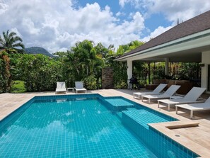 4 Bedrooms Private Pool Villa | Blick auf die Berge
