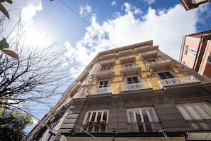 Exterior detail - Royal Art House H Duomo by ClaPa Group Dislocated Hospitality (Naples)