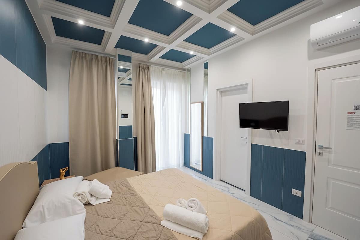 Habitación económica, 1 habitación, baño privado, en edificio contiguo (via del chiostro 25) | Ropa de cama de alta calidad, escritorio, wifi gratis y ropa de cama