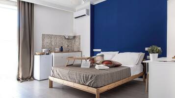 Premium bedding, desk, free WiFi, bed sheets