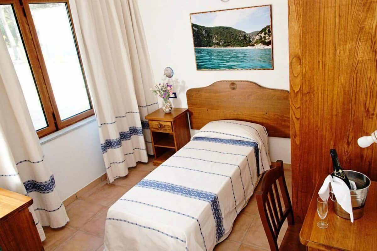 單人房, 海灘景 | 羽絨被、書桌、可攜式嬰兒床、床單