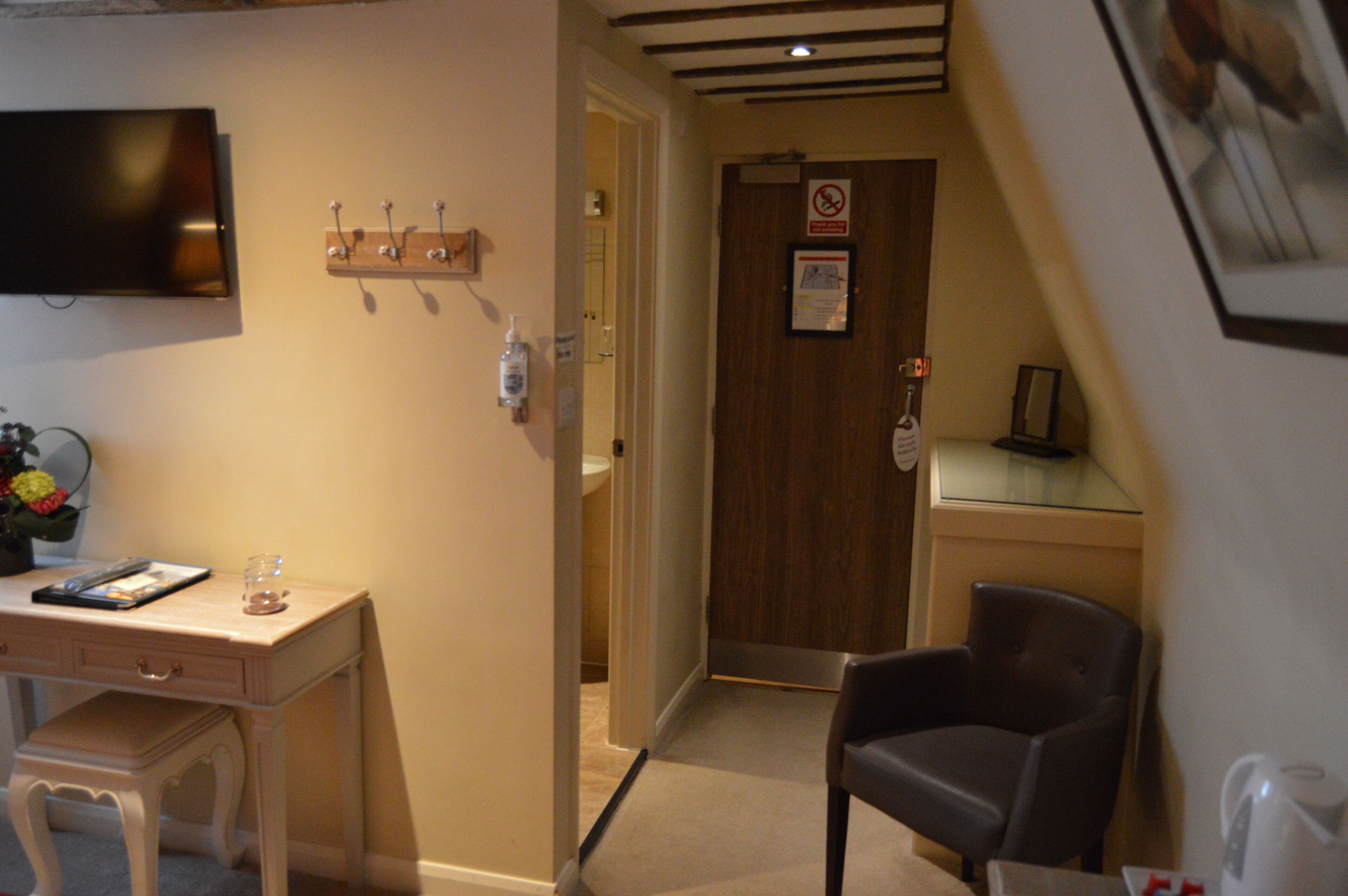 deluxe double or twin room | 1 bedroom, iron/ironing board, free wifi, bed sheets