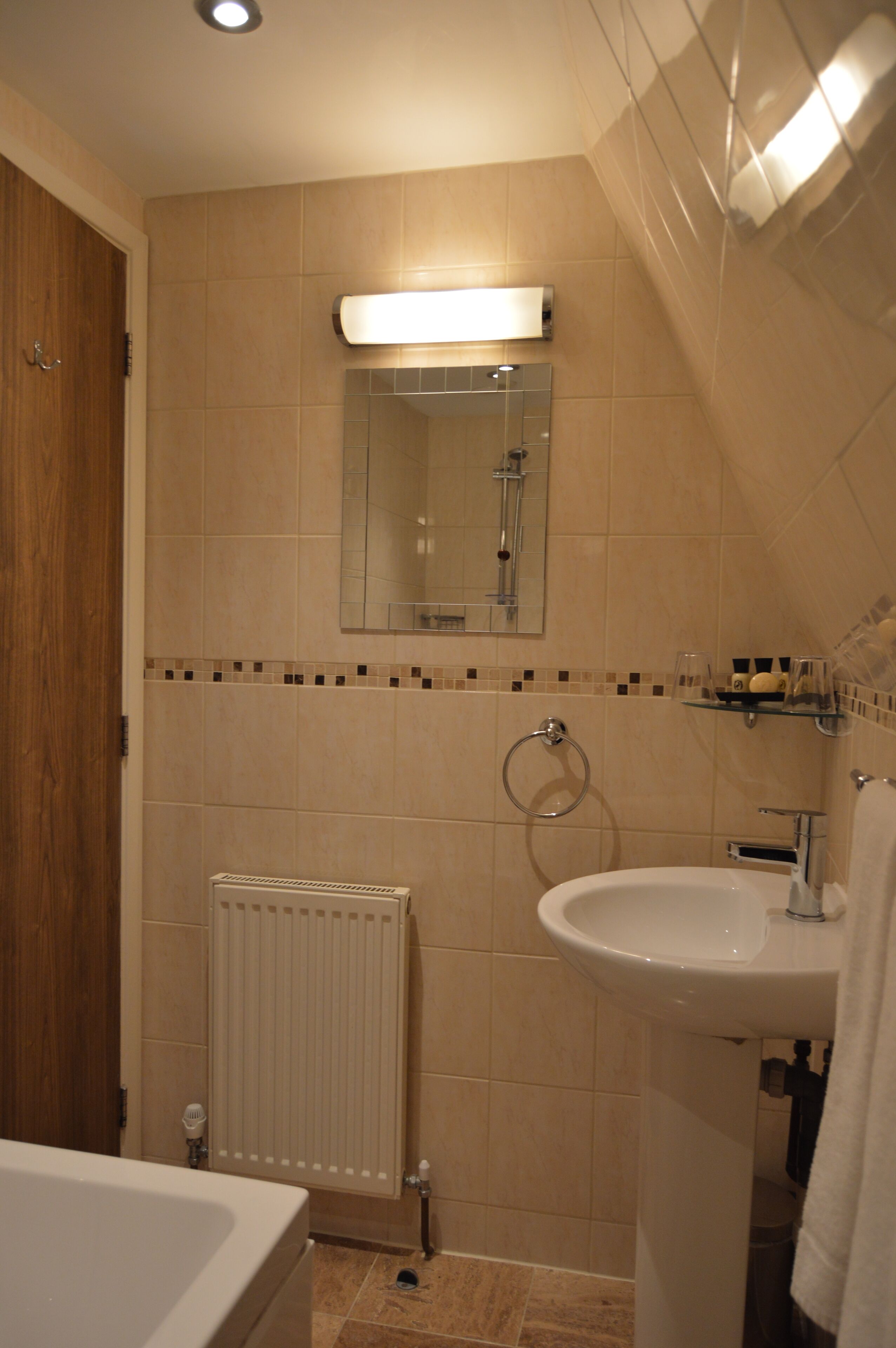 classic room, 1 king bed | 1 bedroom, iron/ironing board, free wifi, bed sheets