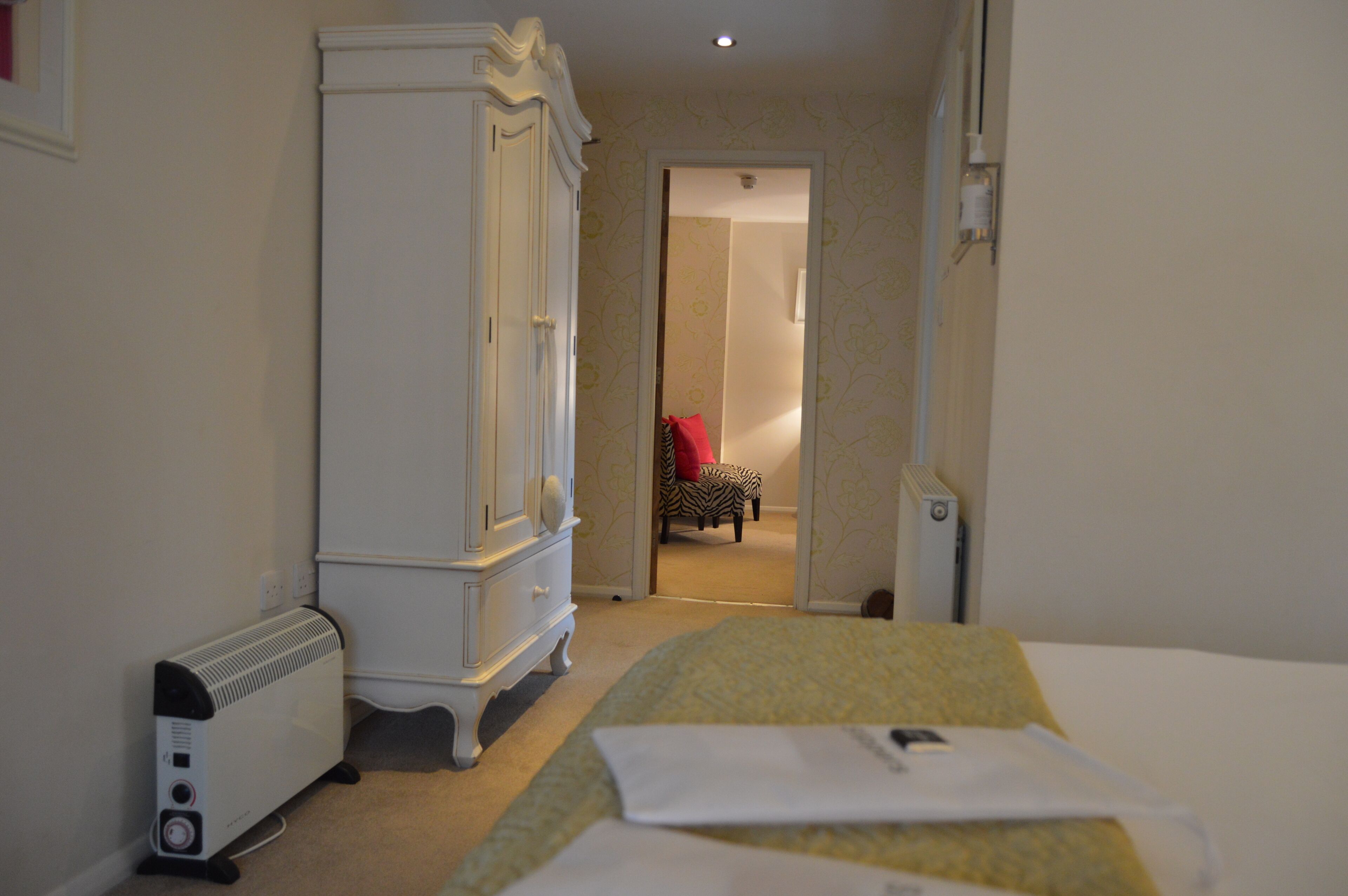 junior suite | 1 bedroom, iron/ironing board, free wifi, bed sheets