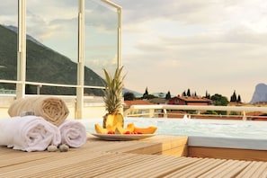 Outdoor spa tub - Eco Hotel Bonapace (Nago-Torbole)