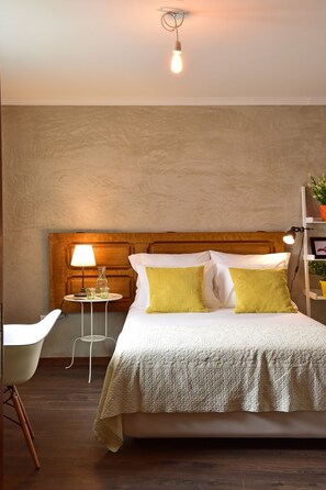 Ropa de cama de alta calidad y escritorio 