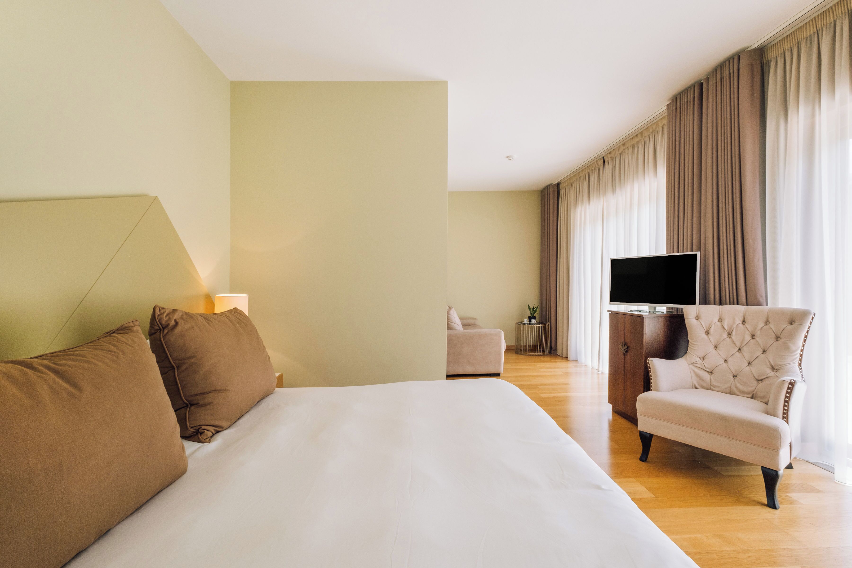 junior studio suite | 1 bedroom, premium bedding, down duvets, select comfort beds