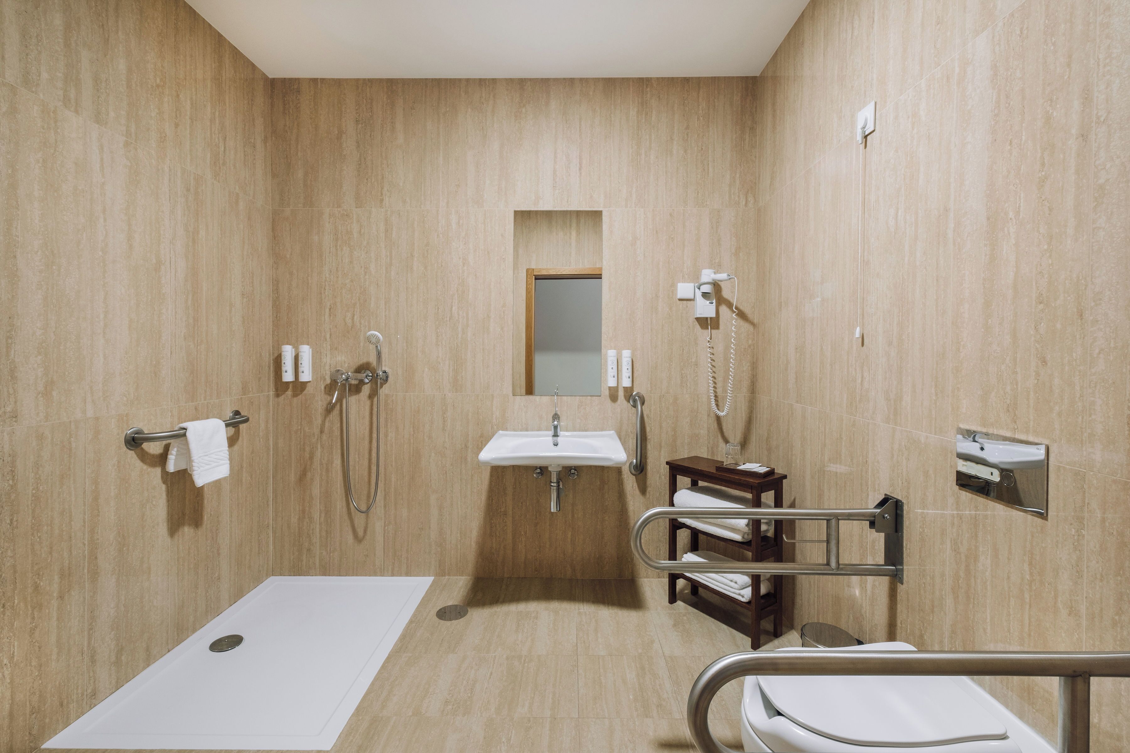 deluxe room, accessible, balcony | bathroom | free toiletries, hair dryer, bidet, towels