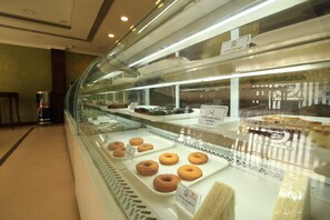 2 restaurants, Indian cuisine - Dynasty Hotel (Guwahati)