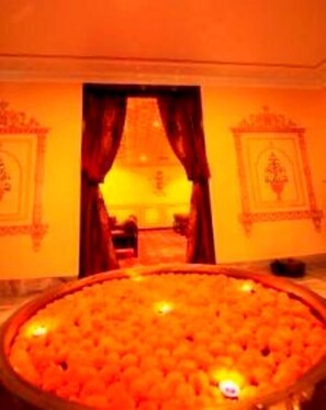 2 restaurants, Indian cuisine - Dynasty Hotel (Guwahati)