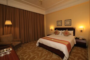 Kamar, 1 kamar tidur, Boleh Merokok, pemandangan kota | 1 kamar tidur, seprai premium, minibar, dan meja kerja