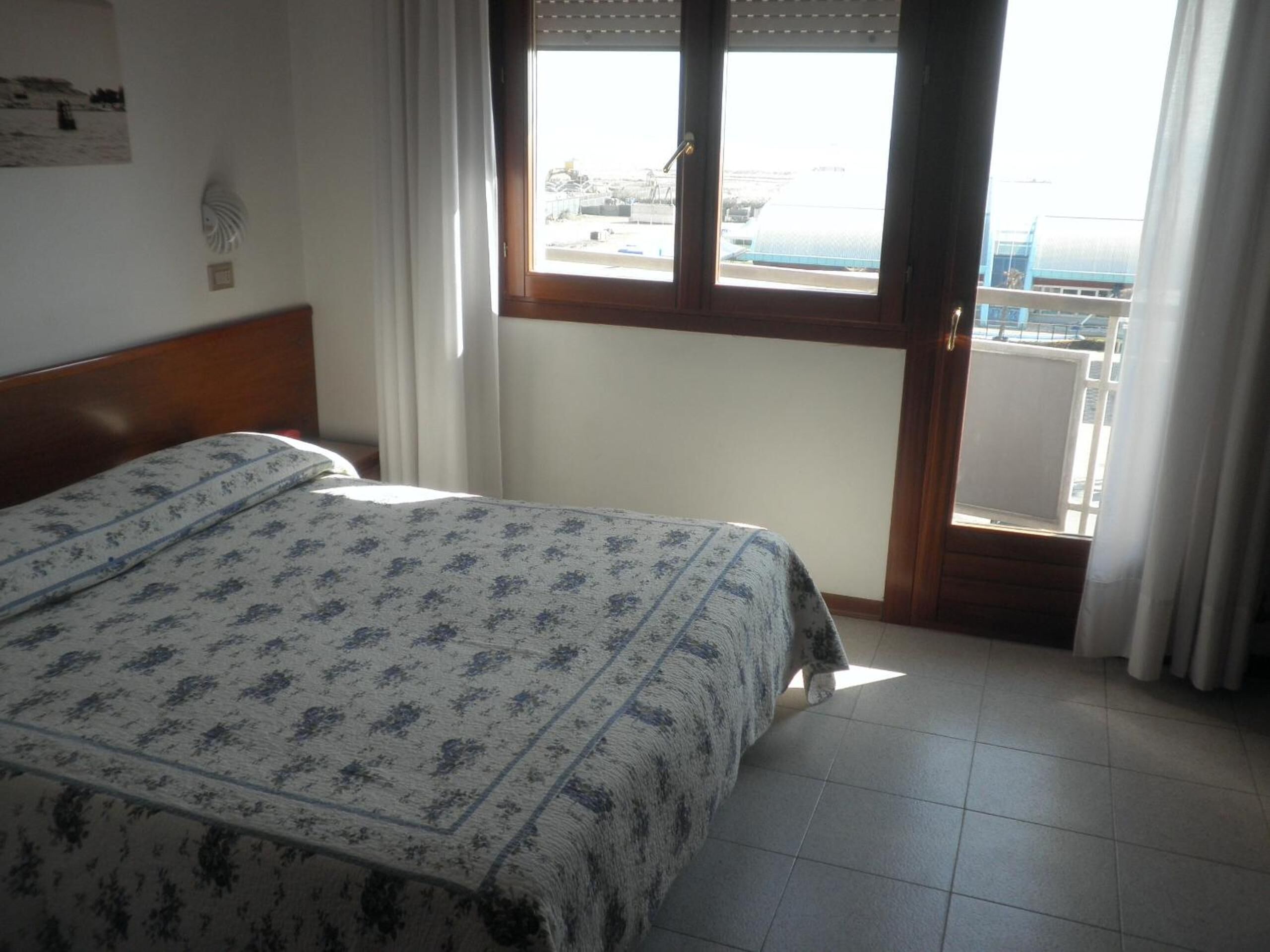 in-room safe, free wifi, bed sheets