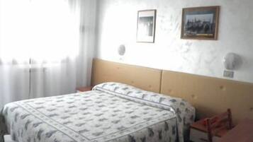 Double Room | In-room safe, free WiFi, bed sheets