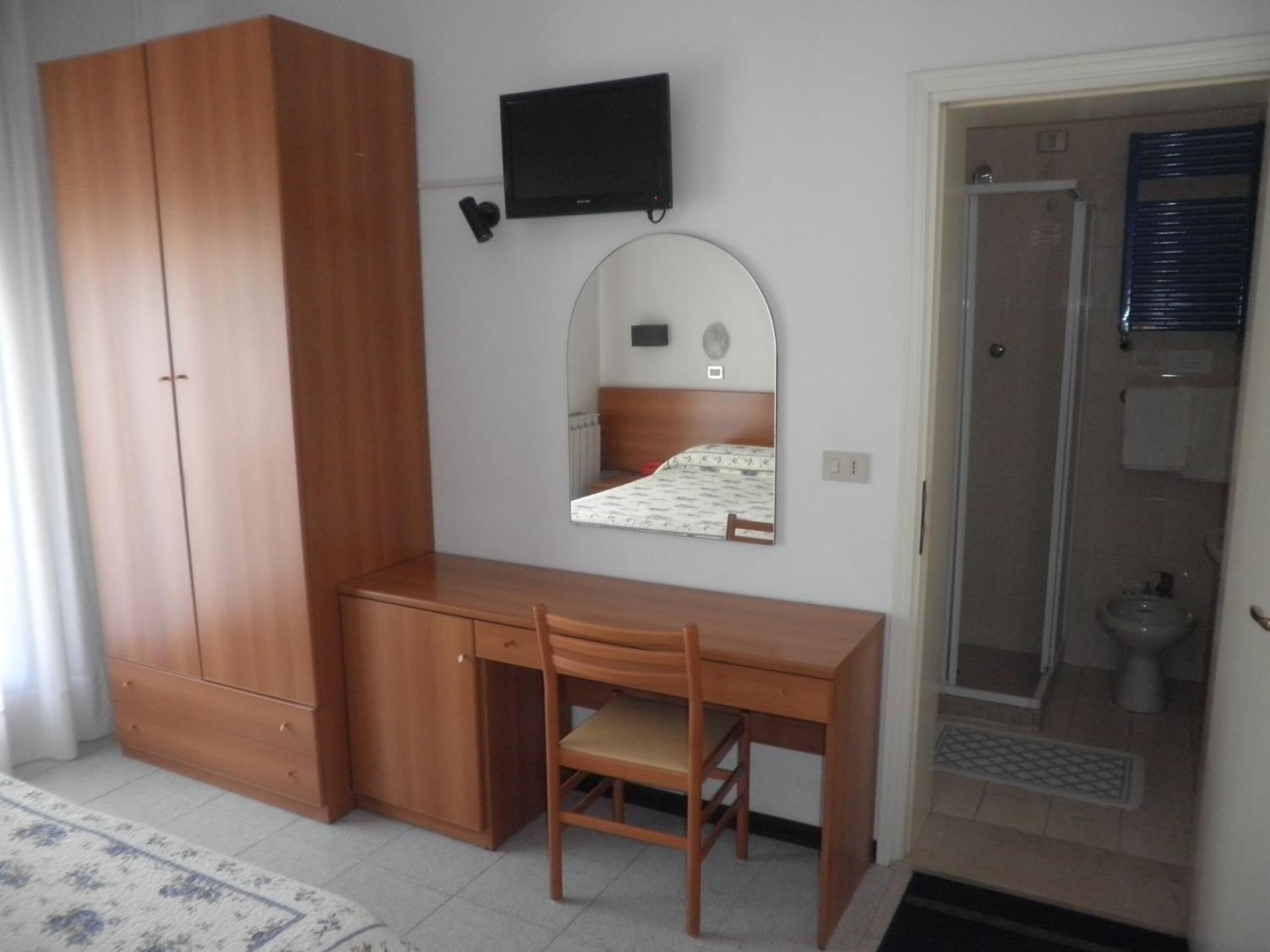 in-room safe, free wifi, bed sheets