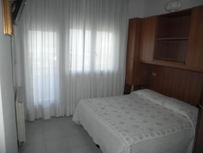 Cofres nos quartos, Wi-Fi de cortesia, roupa de cama
