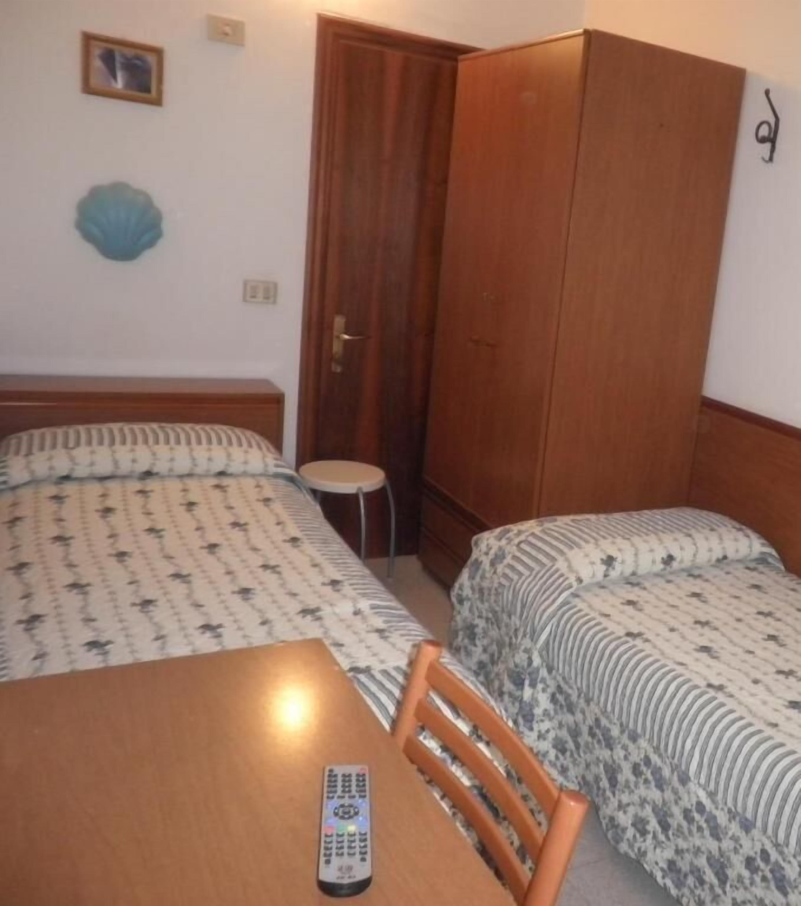 in-room safe, free wifi, bed sheets