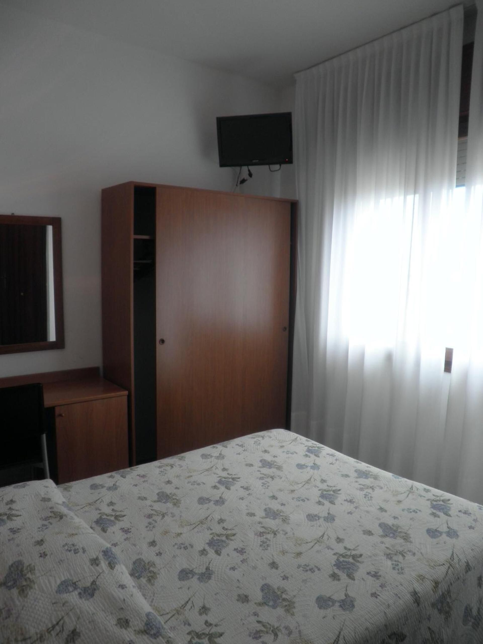 in-room safe, free wifi, bed sheets