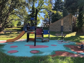 Children’s play area – outdoor