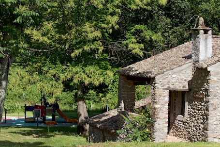 Property grounds. Terres de France - Domaine des Vans
