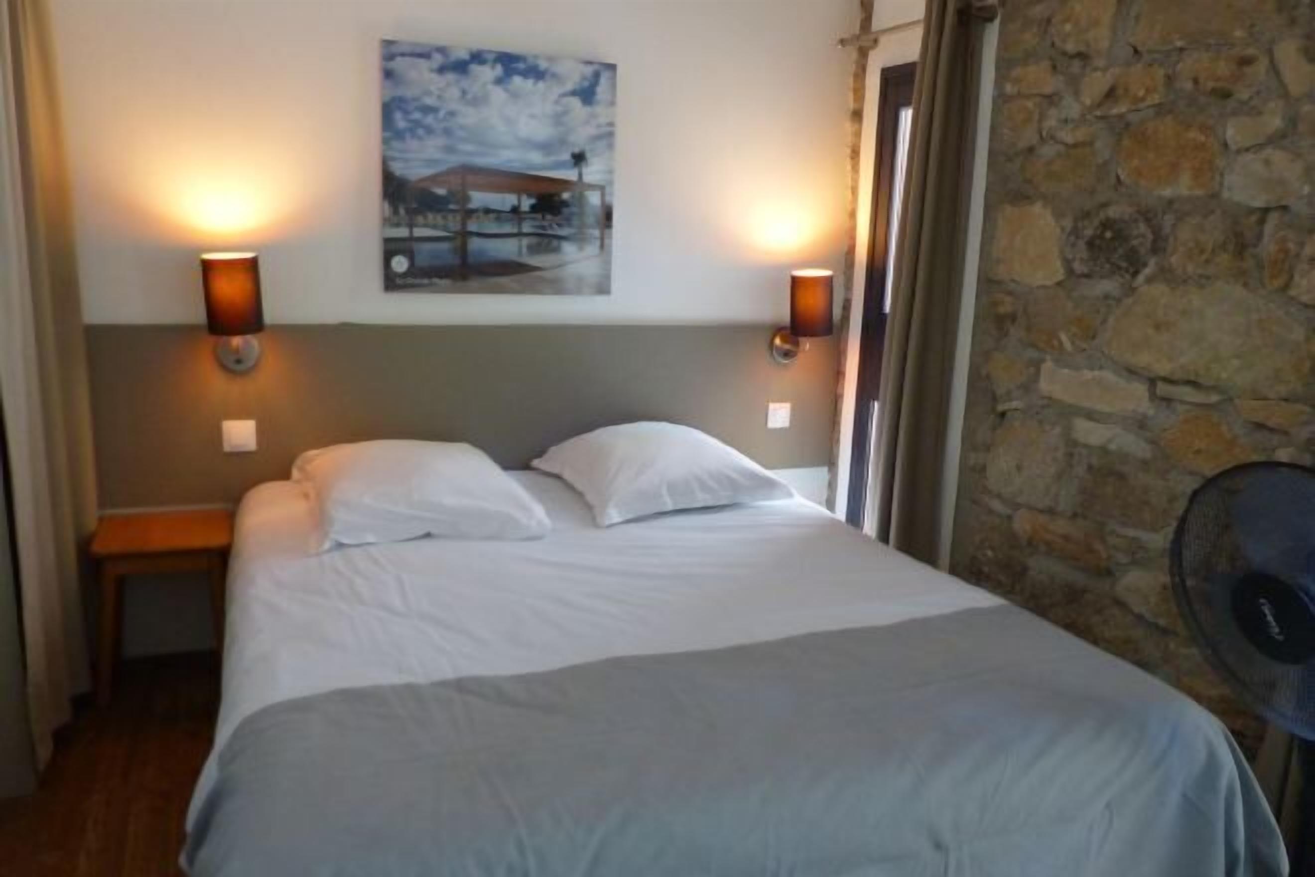 Cortinas blackout y sistema de insonorización 