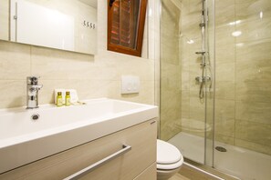 Apartamento, 2 quartos, 2 banheiros | Banheiro