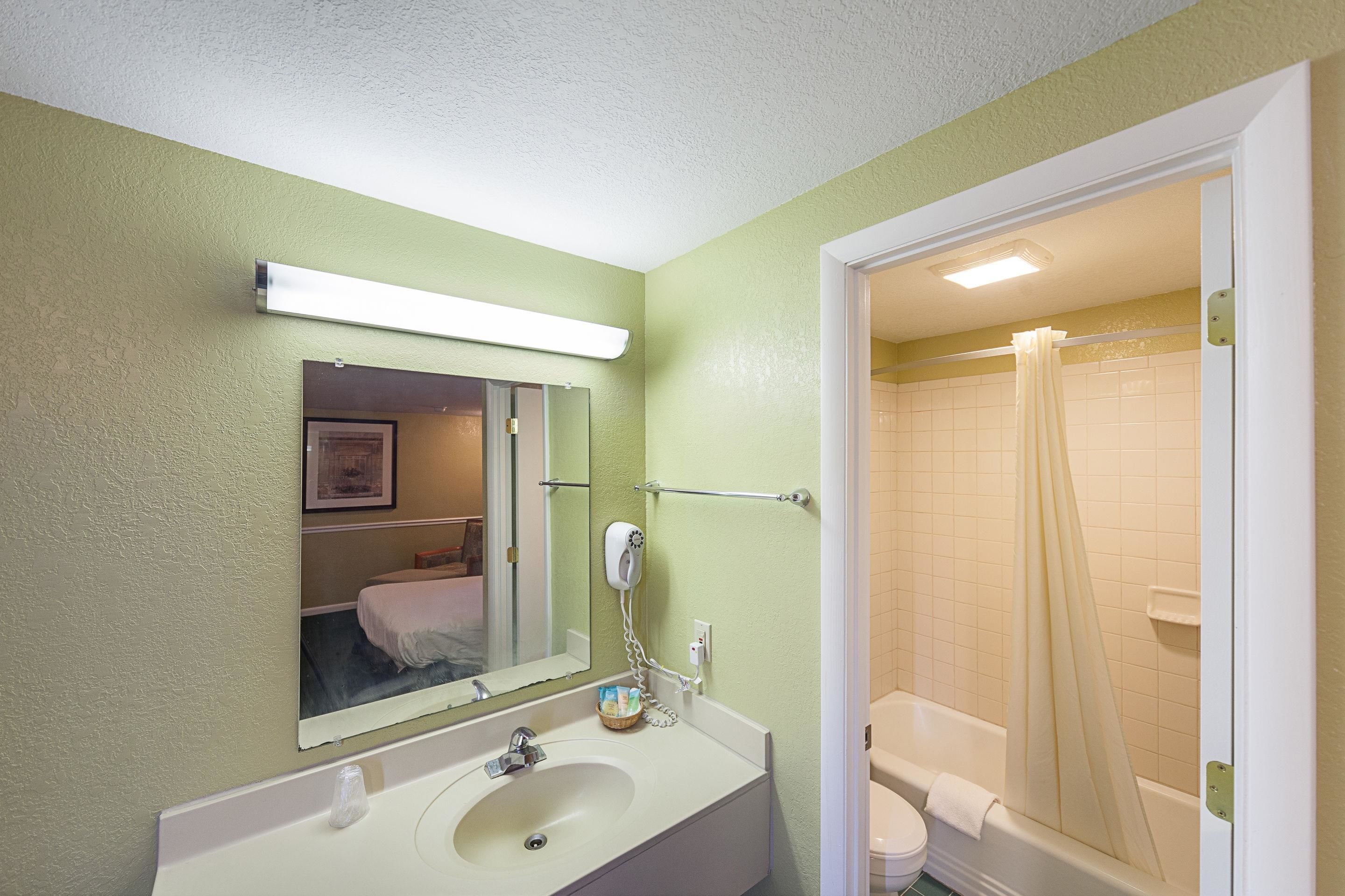 Chuveiro/banheira combinados, produtos de toalete grátis