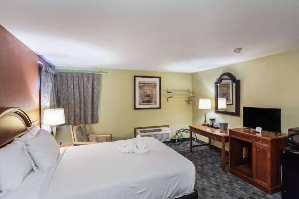 Desk, free WiFi, bed sheets