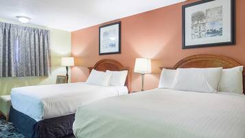 Standardzimmer, 2 Queen-Betten, Nichtraucher | Schreibtisch, kostenloses WLAN, Bettwäsche