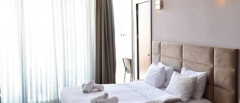 Habitación Grand doble, 1 habitación, vistas al mar | Ropa de cama hipoalergénica y escritorio