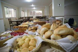 Daily continental breakfast for a fee - Mariano Palace Hotel (Campinas)