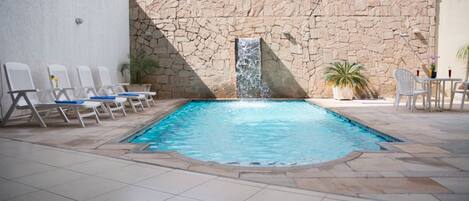 Außenpool, Liegestühle