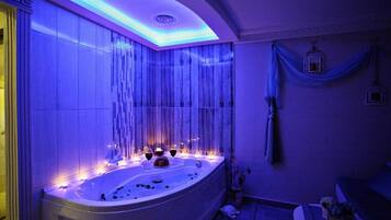 Jetted bathtub